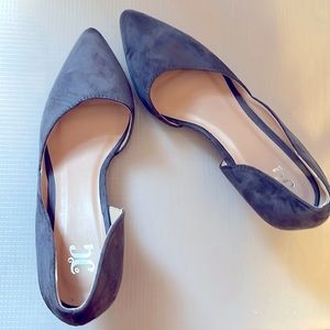 Low wedge shoes